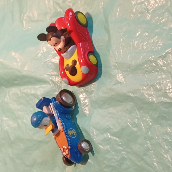 BUNDLE of Disney Mickey Mouse and Friends Vehicles and Talking Plushes - Picture 4 of 17